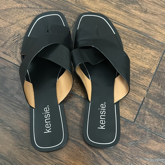 Kensie Women's Black Crisscross Sandals - Picture 3 of 5